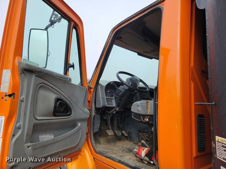 image for item NK9852 2006 International 7600 dump truck