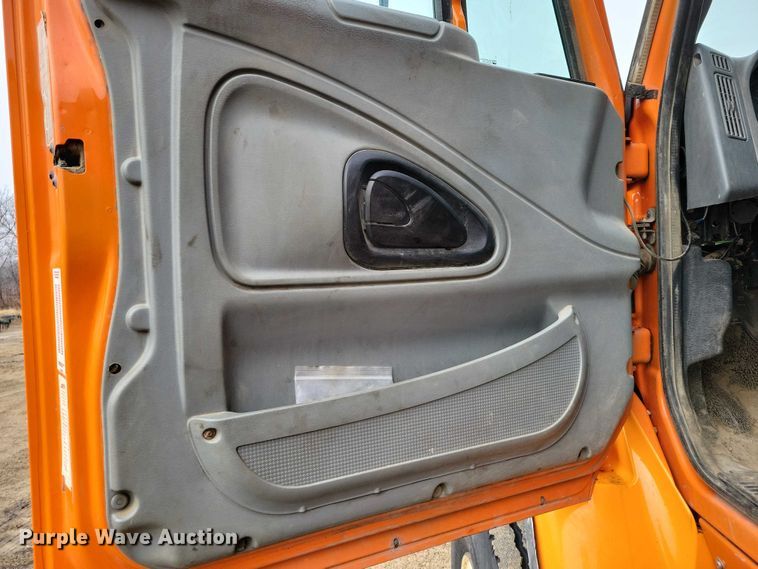 image for item NK9852 2006 International 7600 dump truck