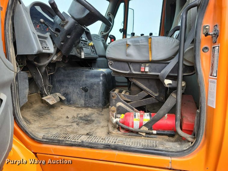 image for item NK9852 2006 International 7600 dump truck