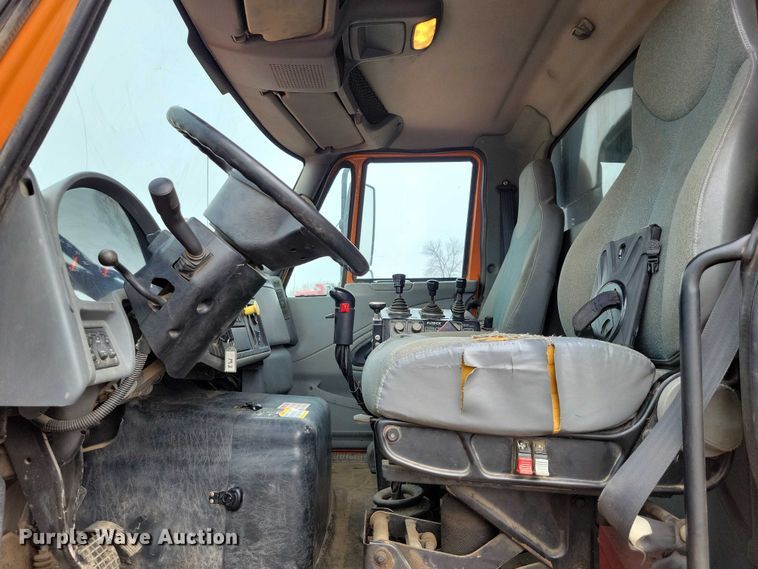 image for item NK9852 2006 International 7600 dump truck