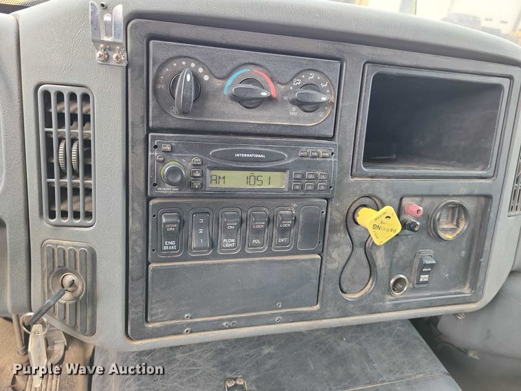 image for item NK9852 2006 International 7600 dump truck