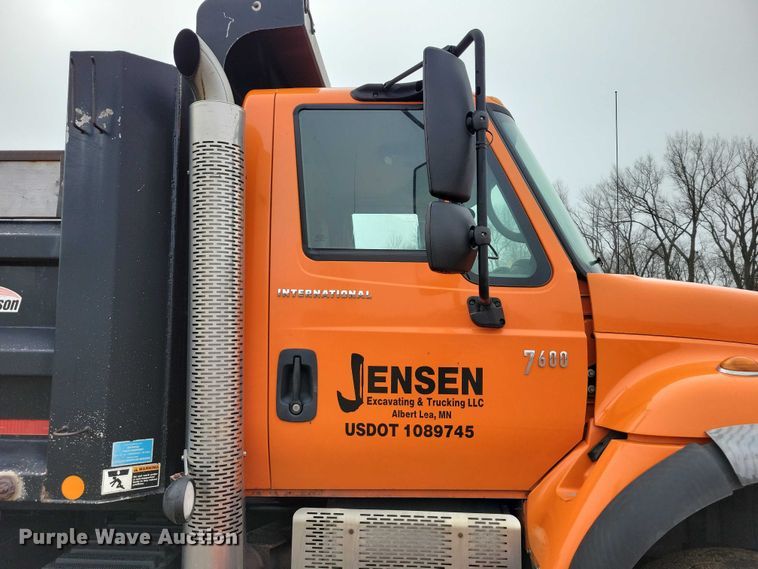 image for item NK9852 2006 International 7600 dump truck