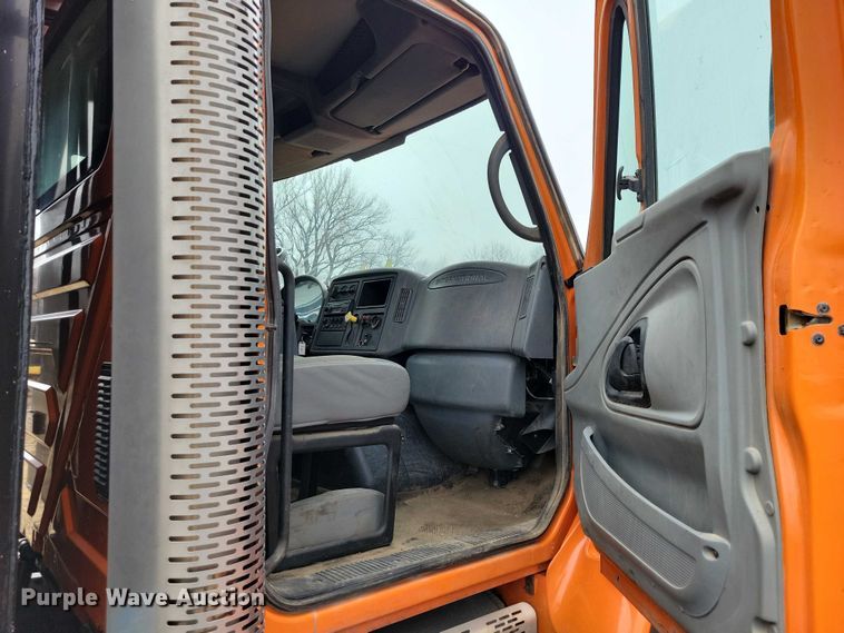 image for item NK9852 2006 International 7600 dump truck