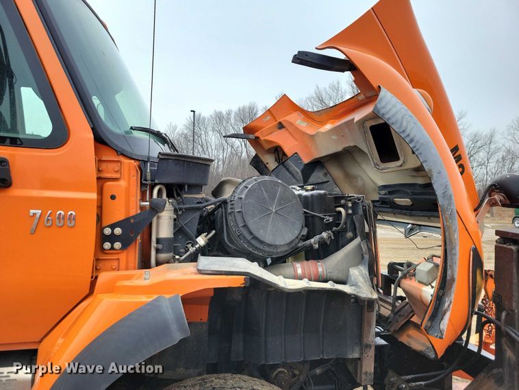 image for item NK9852 2006 International 7600 dump truck