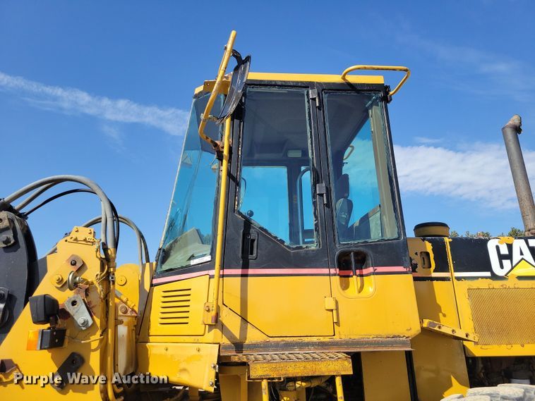 image for item NK9864 1996 Caterpillar IT28F wheel loader