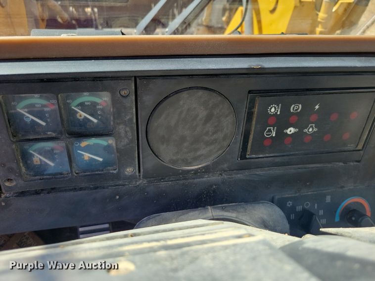 image for item NK9864 1996 Caterpillar IT28F wheel loader