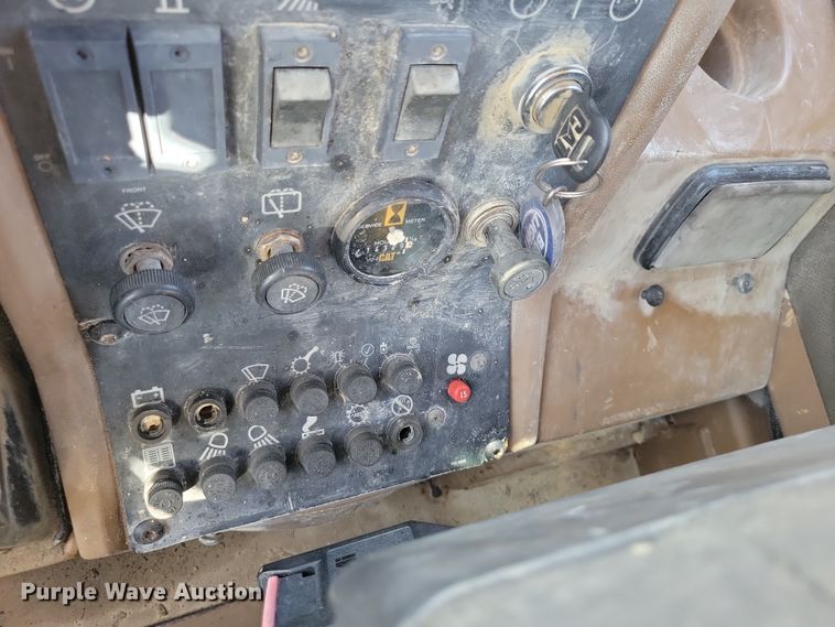 image for item NK9864 1996 Caterpillar IT28F wheel loader