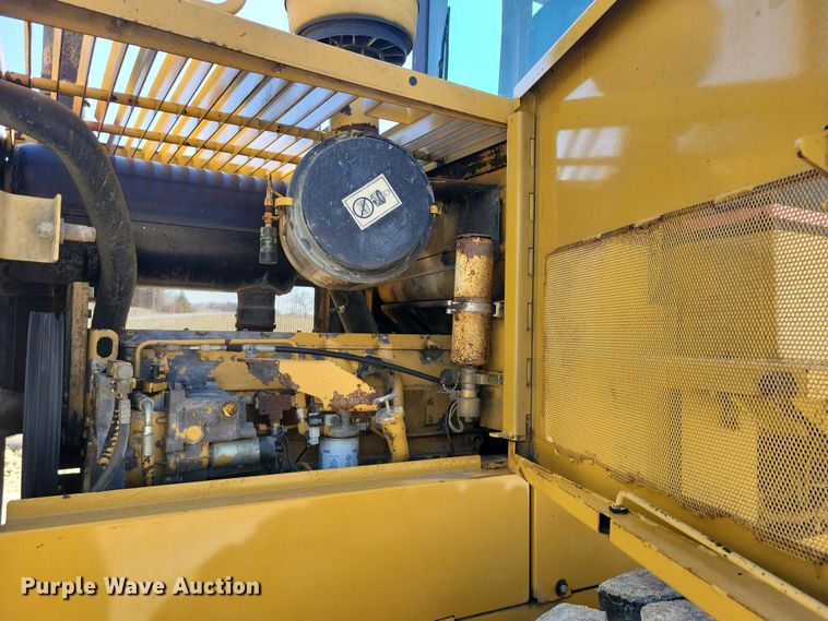 image for item NK9864 1996 Caterpillar IT28F wheel loader