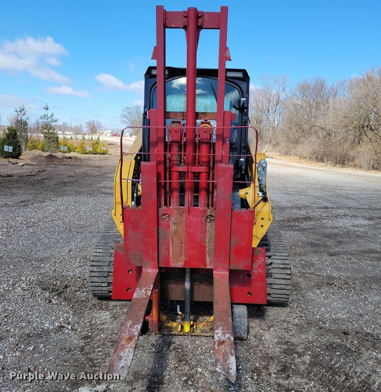 image for item NK9872 Skid steer forklift