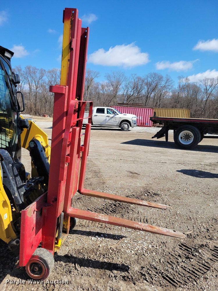 image for item NK9872 Skid steer forklift