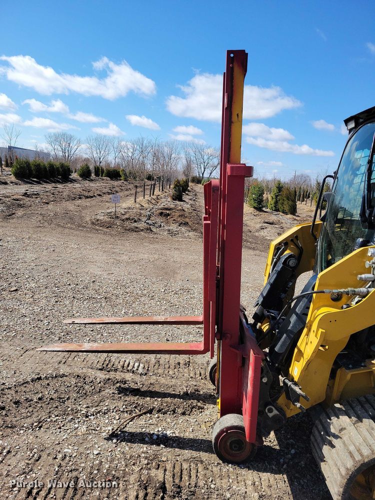 image for item NK9872 Skid steer forklift