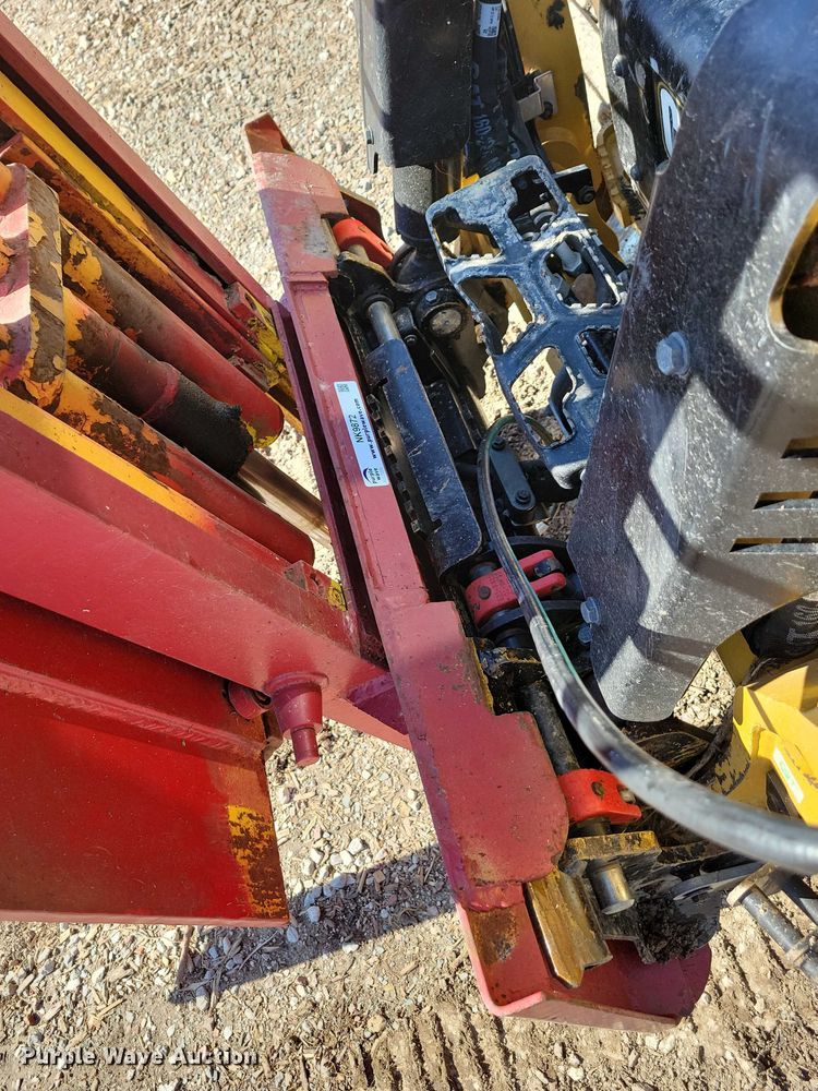 image for item NK9872 Skid steer forklift