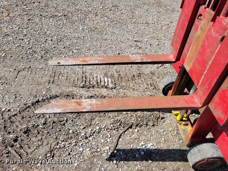 image for item NK9872 Skid steer forklift