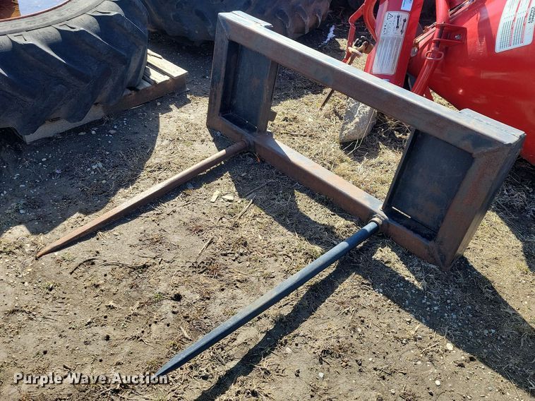 image for item NK9875 John Deere  bale spear