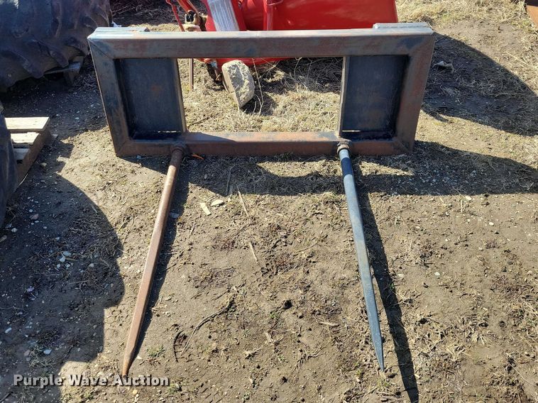 image for item NK9875 John Deere  bale spear