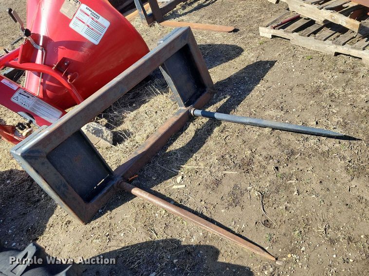 image for item NK9875 John Deere  bale spear