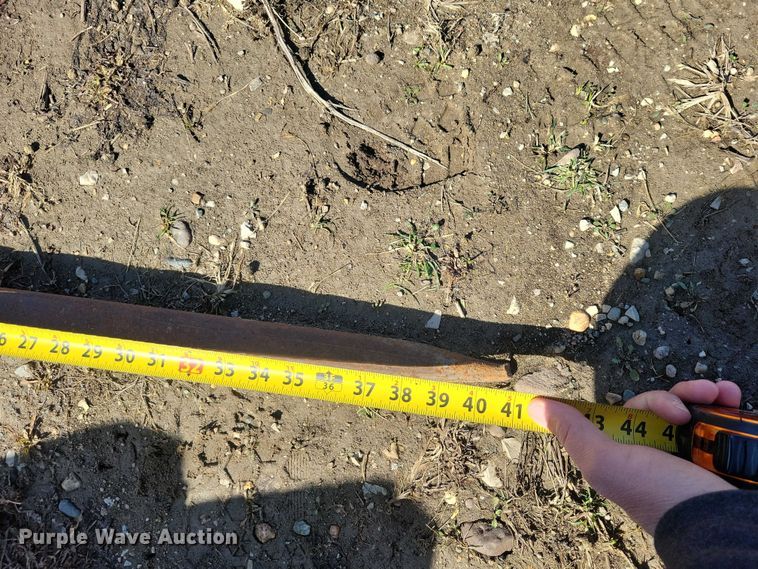 image for item NK9875 John Deere  bale spear