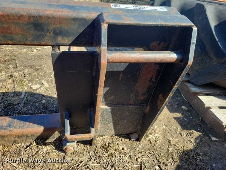 image for item NK9875 John Deere  bale spear