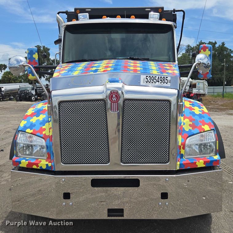 image for item YA0733 2017 Kenworth T880 dump truck