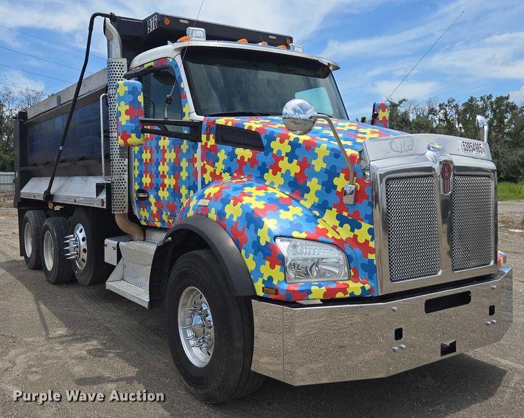 image for item YA0733 2017 Kenworth T880 dump truck