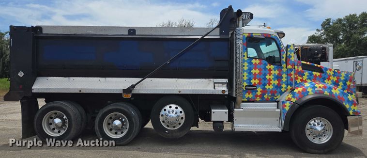 image for item YA0733 2017 Kenworth T880 dump truck