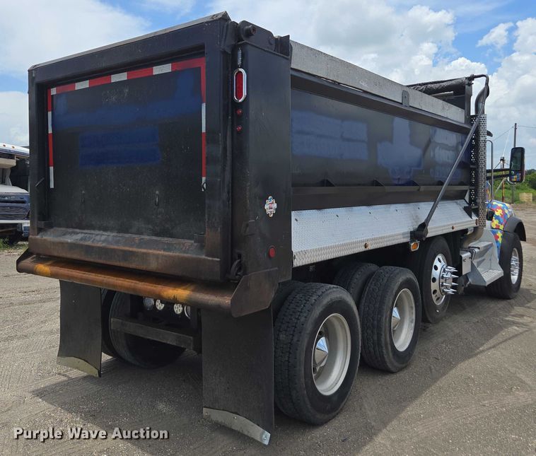 image for item YA0733 2017 Kenworth T880 dump truck