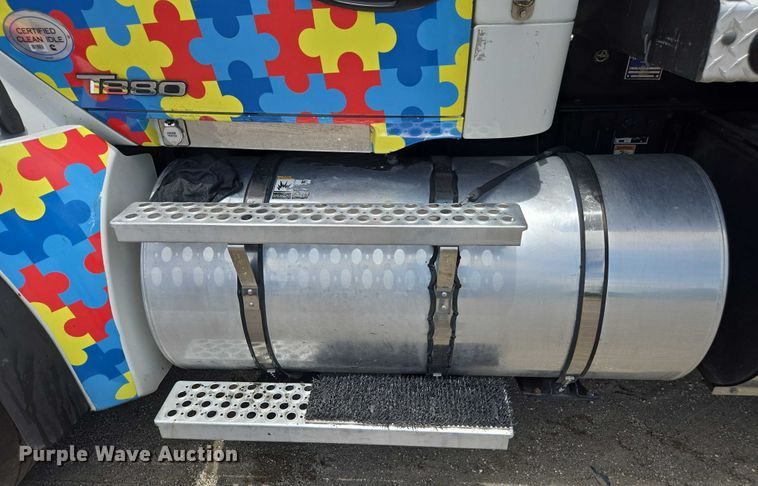 image for item YA0733 2017 Kenworth T880 dump truck