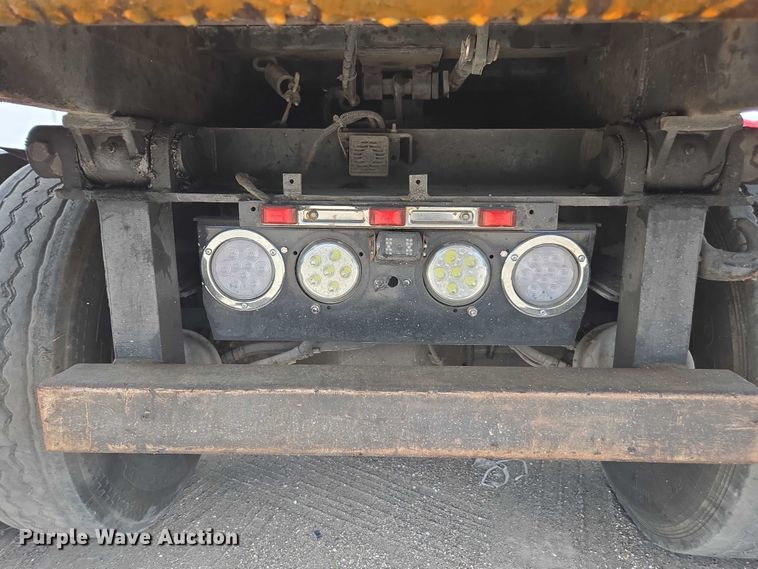 image for item YA0733 2017 Kenworth T880 dump truck