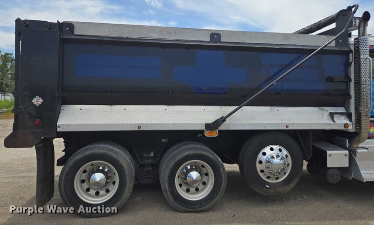 image for item YA0733 2017 Kenworth T880 dump truck