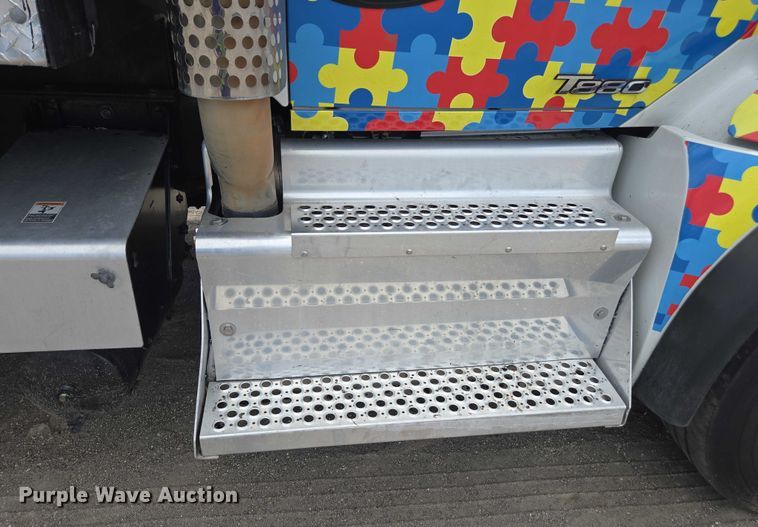 image for item YA0733 2017 Kenworth T880 dump truck