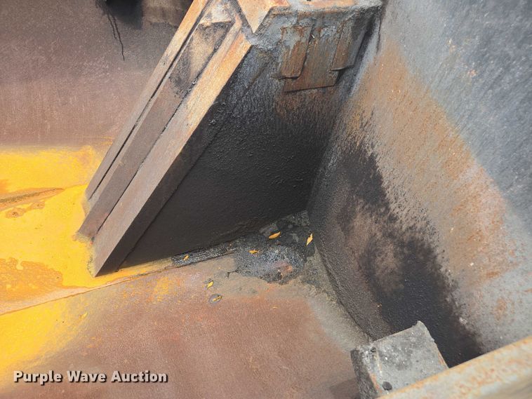 image for item YA0733 2017 Kenworth T880 dump truck