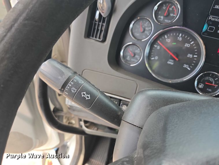 image for item YA0733 2017 Kenworth T880 dump truck