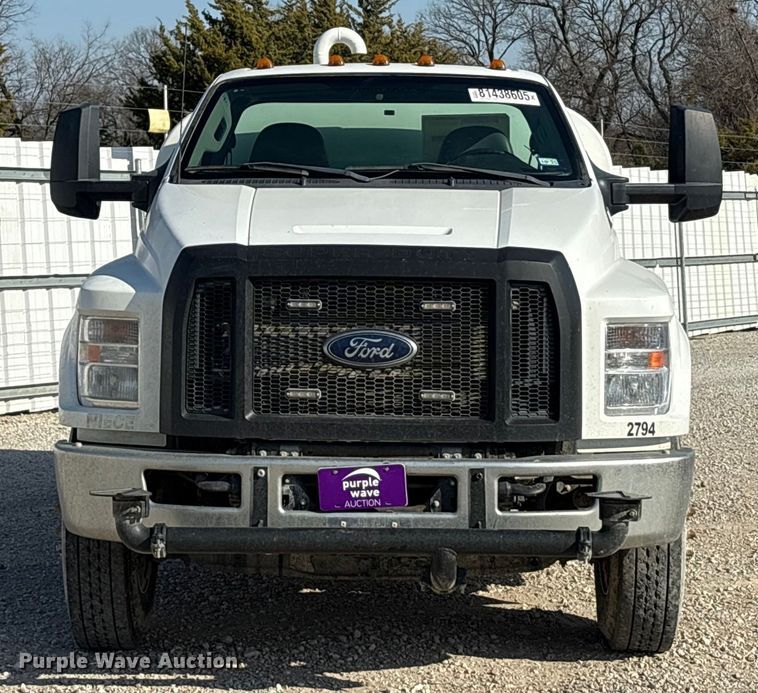 image for item YA1838 2023 Ford F750 Super Duty water truck