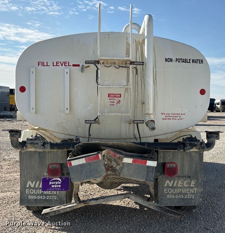 image for item YA1838 2023 Ford F750 Super Duty water truck