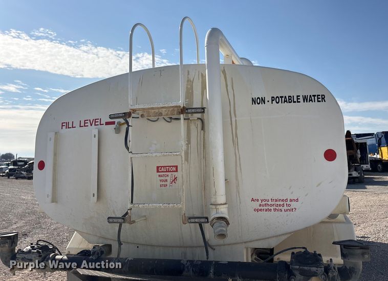 image for item YA1838 2023 Ford F750 Super Duty water truck