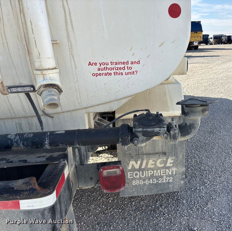 image for item YA1838 2023 Ford F750 Super Duty water truck