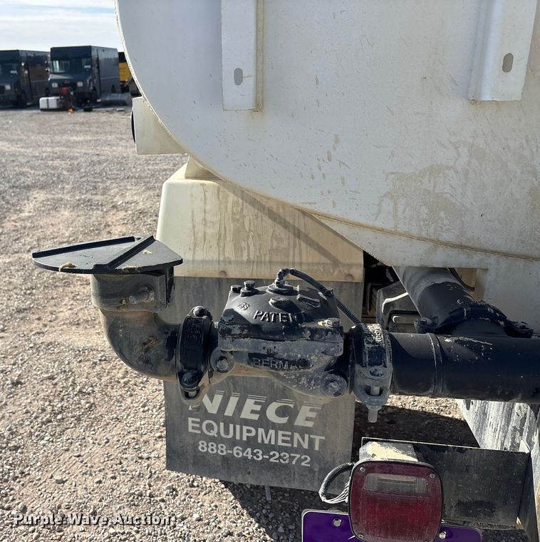 image for item YA1838 2023 Ford F750 Super Duty water truck