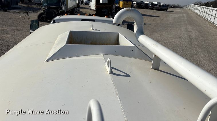 image for item YA1838 2023 Ford F750 Super Duty water truck