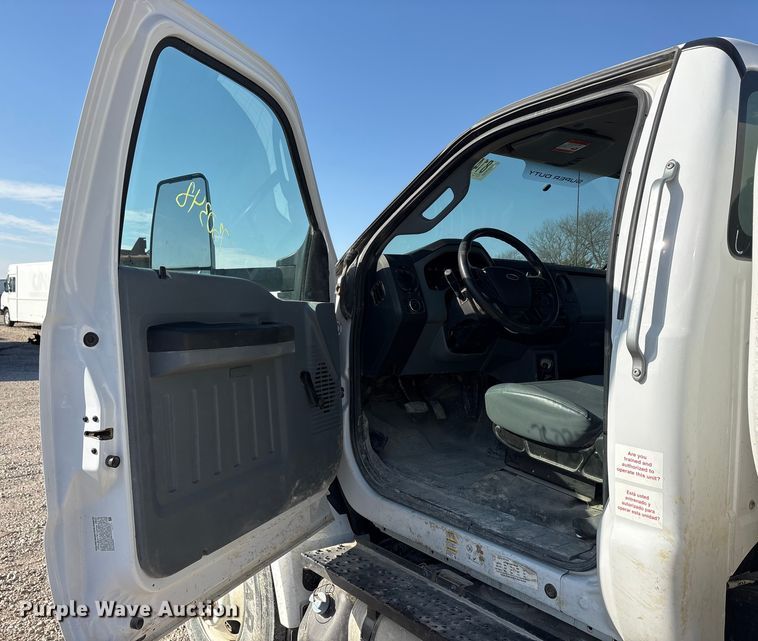 image for item YA1838 2023 Ford F750 Super Duty water truck