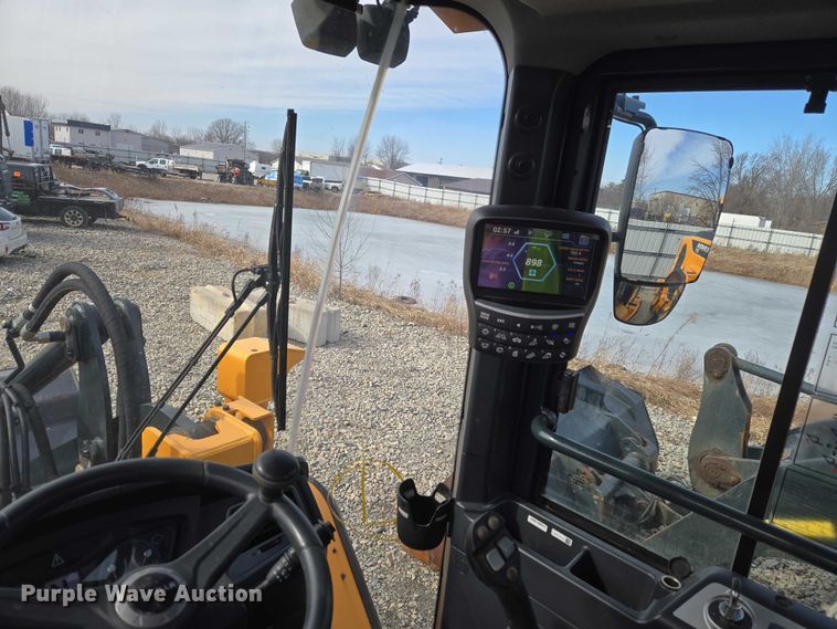 image for item YA1847 Hyundai HL940A TM high lift wheel loader