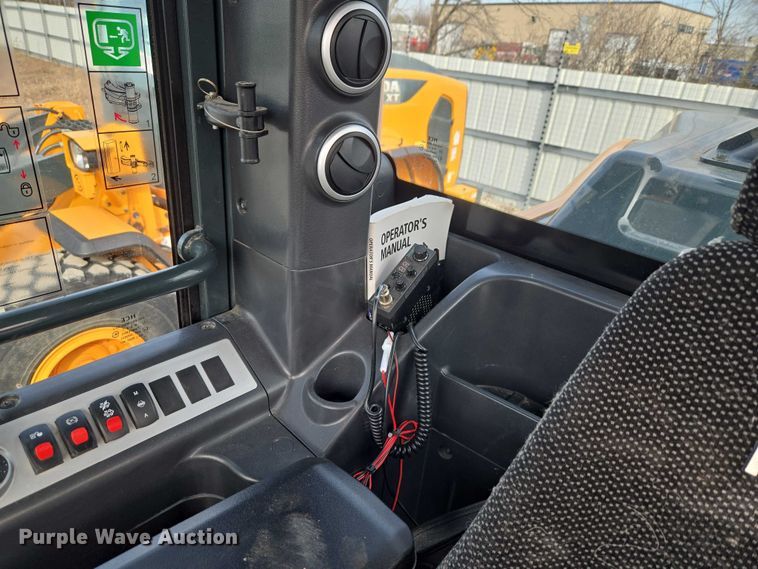 image for item YA1847 Hyundai HL940A TM high lift wheel loader