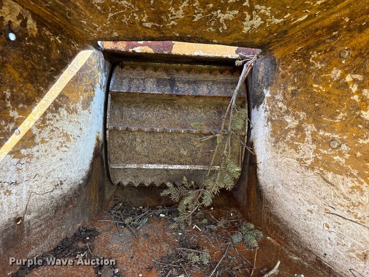 image for item YA1924 2014 Morbark wood chipper