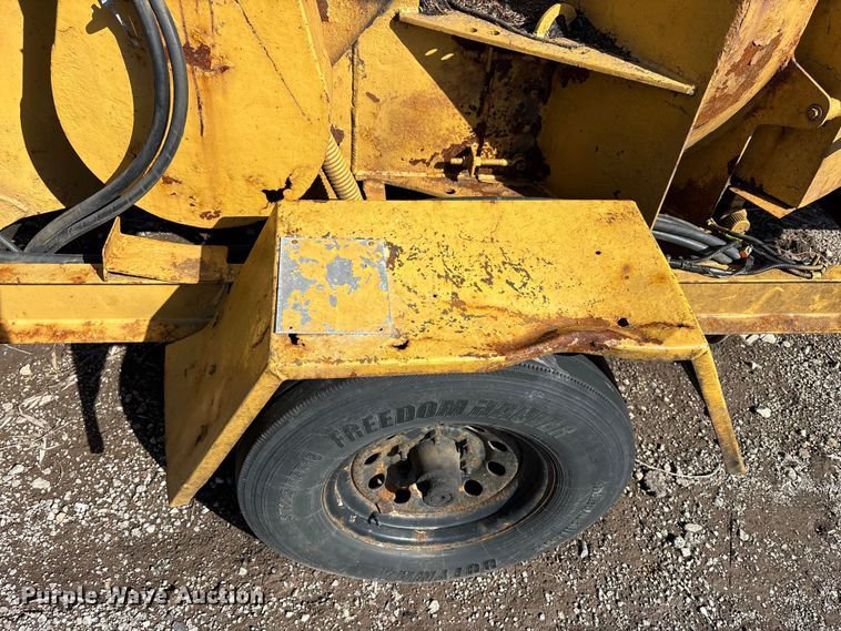 image for item YA1924 2014 Morbark wood chipper