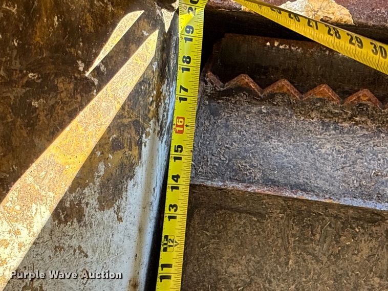 image for item YA1924 2014 Morbark wood chipper