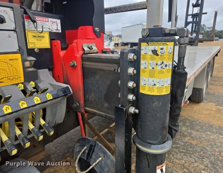 image for item YA2190 2020 Freightliner 114SD crane truck