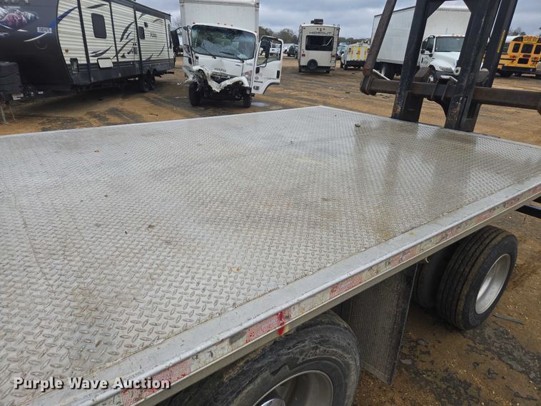 image for item YA2190 2020 Freightliner 114SD crane truck