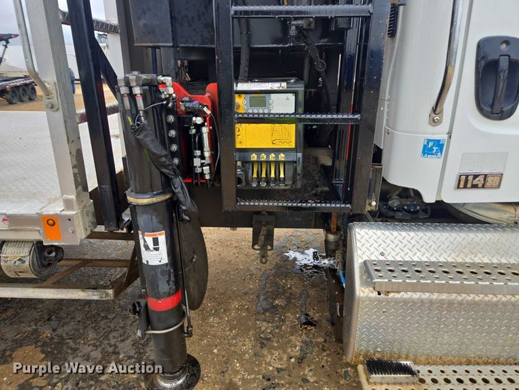 image for item YA2190 2020 Freightliner 114SD crane truck