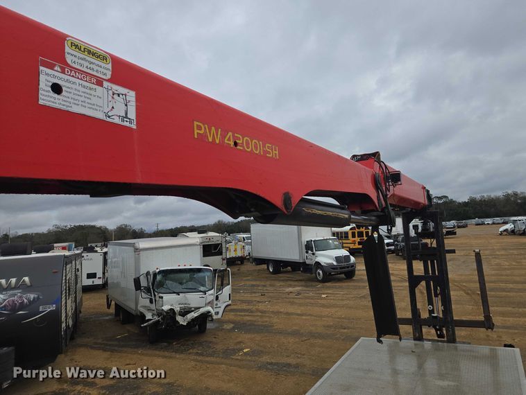 image for item YA2190 2020 Freightliner 114SD crane truck