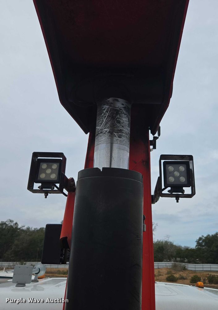 image for item YA2190 2020 Freightliner 114SD crane truck