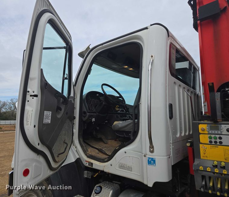 image for item YA2190 2020 Freightliner 114SD crane truck